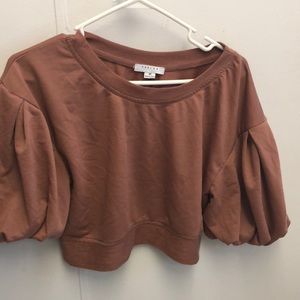 Cropped sweater with balloon sleeves